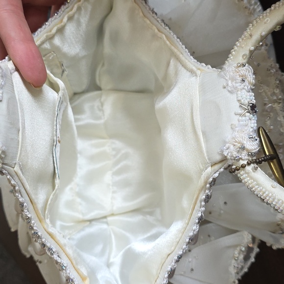 Mary Frances Pearl Beaded Clutch 🤍